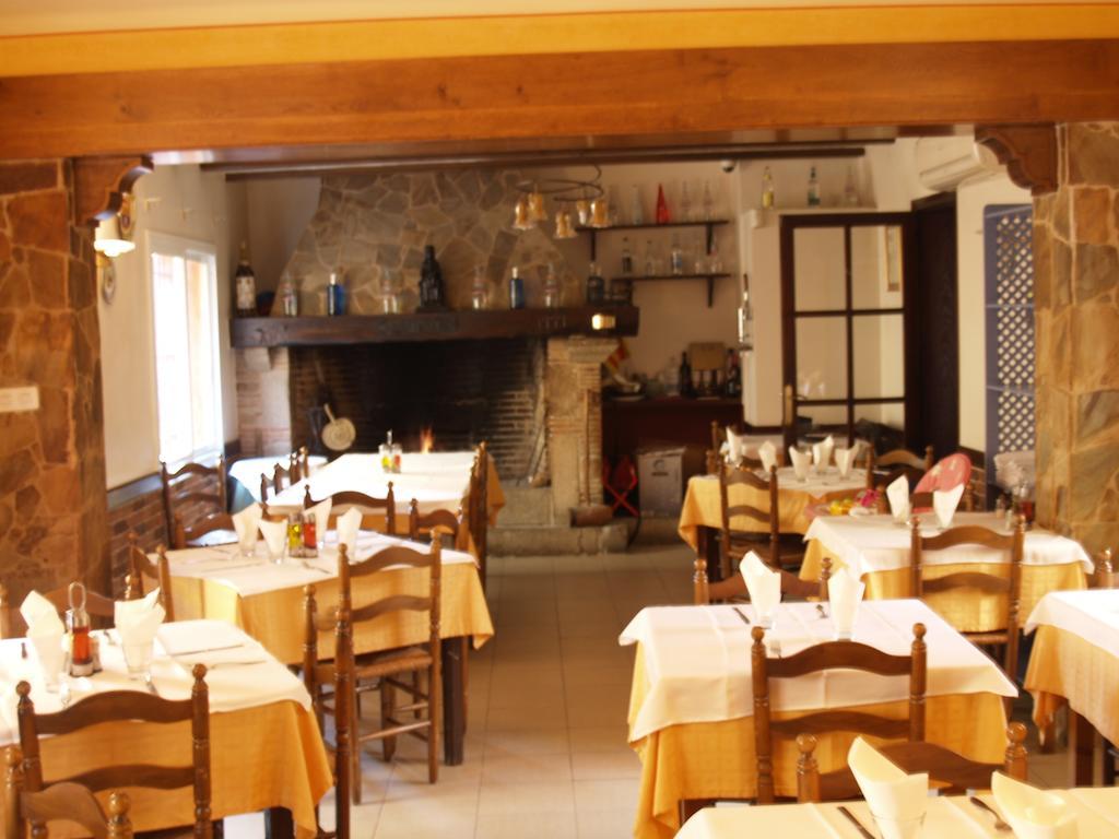 Hostal Barnes Santa Cristina d'Aro Buitenkant foto